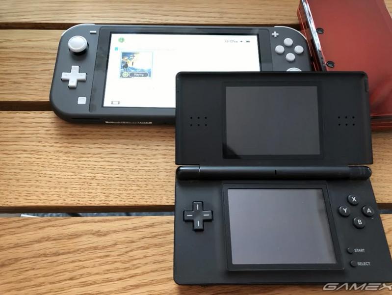 Switch Lite与历代掌机对比 比原版小太多接近PSV